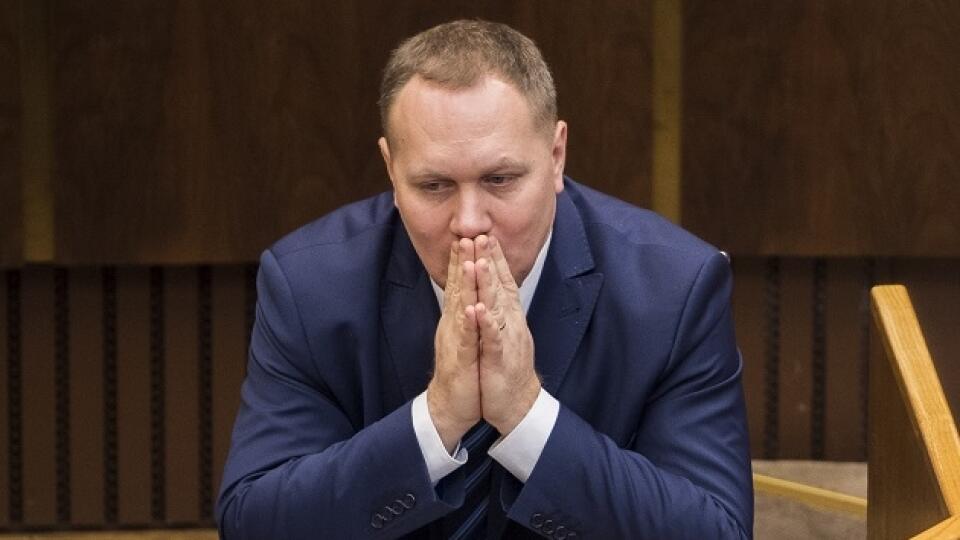 Na snímke poslanec NR SR Richard Vašečka (OĽaNO) počas 27. schôdze Národnej rady SR v Bratislave v piatok 9. februára 2018. FOTO TASR - Marko Erd
