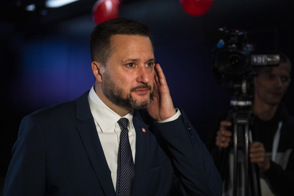 Na Slovensku sa v sobotu konali historicky prvé spojené voľby do orgánov samosprávy obcí a do orgánov samosprávnych krajov. Na snímke úradujúci primátor mesta Bratislava a kandidát na primátora Bratislavy Matúš Vallo reaguje na zverejnené predbežné neoficálne výsledky vo volebnej centrále v Bratislave v sobotu 29. októbra 2022. FOTO TASR - Jaroslav Novák
