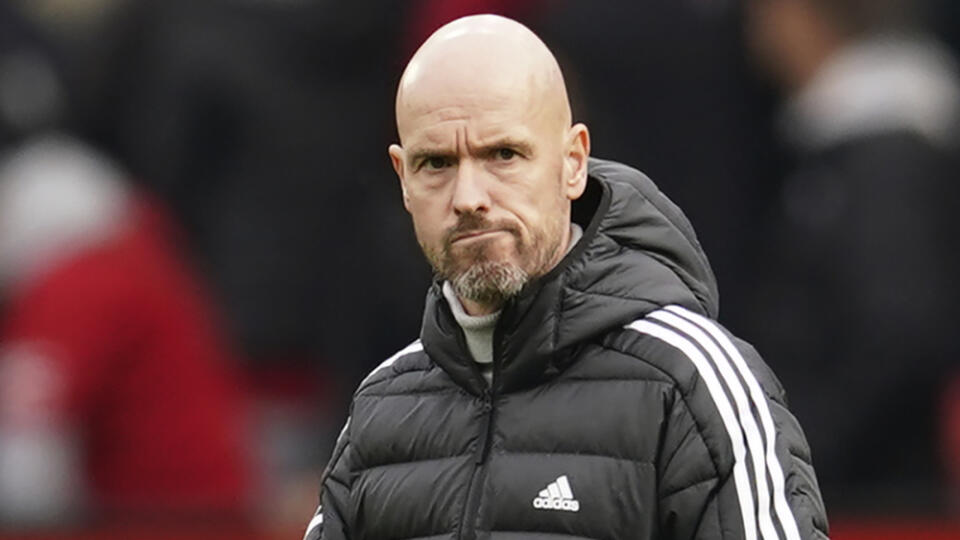 PK 40 archív Manchester - Na archívnej snímke zo 16. októbra 2022 tréner Manchestru United Erik ten Hag reaguje po zápase anglickej futbalovej Premier League Manchester United- Newcastle United FC v Manchestri. Cristiano Ronaldo sa ospravedlnil za incident zo stredajšieho zápasu Premier League medzi Manchestrom United s Tottenhamom Hotspur (2:0). Portugalský futbalista niekoľko minút pred záverečným hvizdom svojvoľne zamieril z lavičky náhradníkov do domácej šatne. Vedenie klubu sa vo štvrtok ro