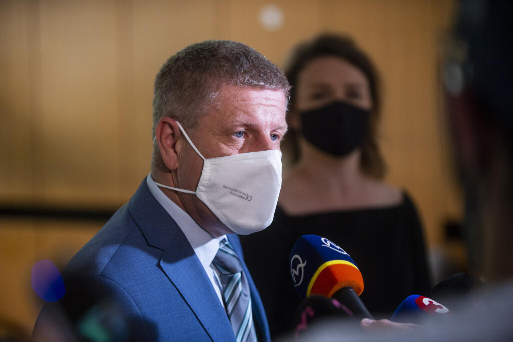Na snímke minister zdravotníctva SR Vladimír Lengvarský (nominant OĽaNO) odpovedá na otázky novinárov pred 22. rokovaním vlády SR v Bratislave v stredu 14. júla 2021. FOTO TASR - Jakub Kotian