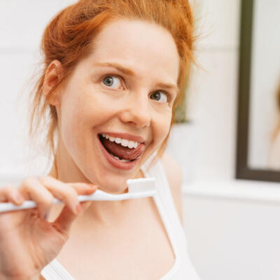 Môže priveľa produktov obsahujúcich fluór poškodiť zuby?