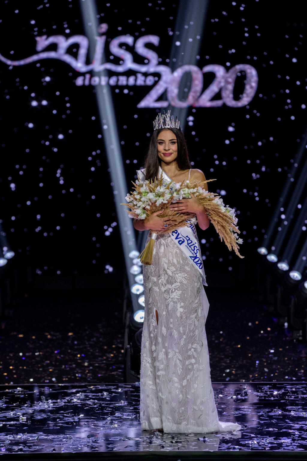 Prvou vicemiss je finalistka s číslom 12 Viktória Podmanická.