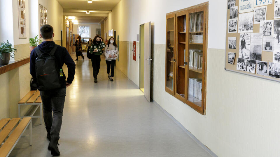 Inštitút pre ekonomické a sociálne reformy INEKO zverejnil rebríček najlepších ZŠ a SŠ na Slovensku. Rebríčku kraľujú školy najmä v Košiciach a Bratislave.