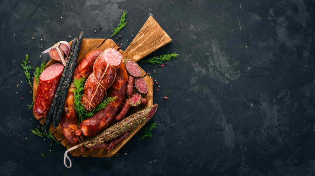 Spotreba spracovaného mäsa je spojená so zvýšeným rizikom srdcových ochorení, cukrovky, rakoviny žalúdka a rakoviny hrubého čreva.