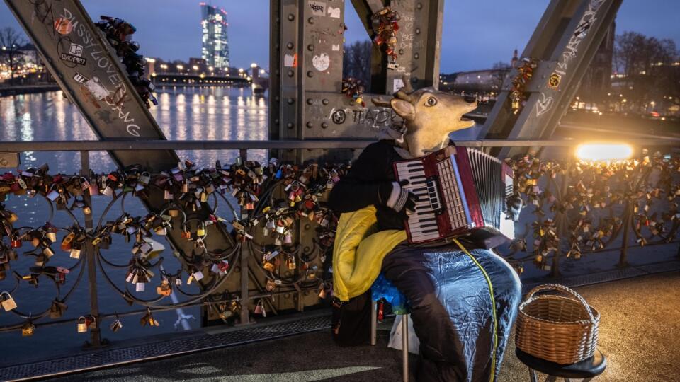 Bridge musician
