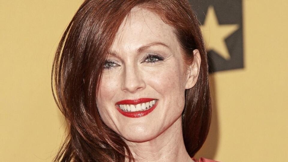 Julianne Moore (55).