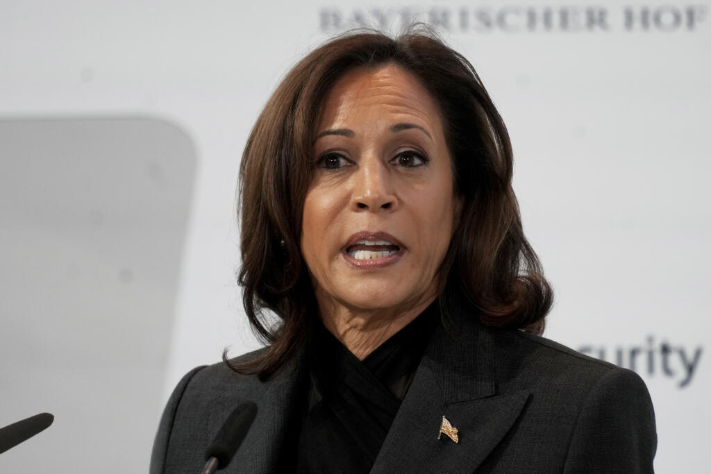 Americká viceprezidentka Kamala Harrisová hovorí počas druhého dňa 59. Mníchovskej bezpečnostnej konferencie v Mníchove 18. februára 2023.