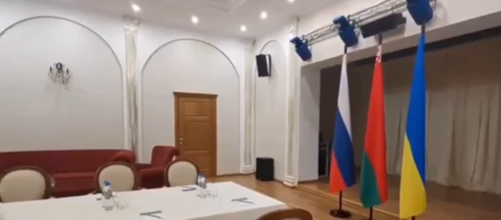 We offer you exclusive shots of the interior, in which peace talks between Ukraine and Russia will take place.