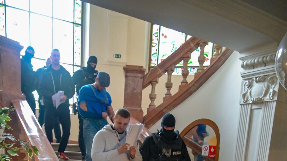 Zadzani Takacovci Sa Postavili Pred Sud Po 10 Hodinach Sa Dockali Verdiktu Zadzani Takacovci Sa Postavili Pred Sud Po 10 Hodinach Sa Dockali Verdiktu