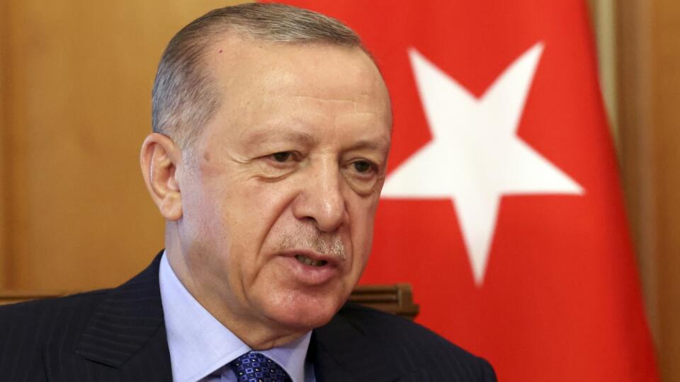 Wa 29 Soči - Turecký prezident Recep Tayyip Erdogan diskutuje s ruským prezidentom Vladimirom Putinom počas stretnutia v Soči v piatok 5. augusta 2022. FOTO TASR/AP
Turkish President Recep Tayyip Erdogan speaks to Russian President Vladimir Putin during their meeting at the Rus sanatorium in the Black Sea resort of Sochi, Russia, Friday, Aug. 5, 2022. Turkish President Recep Tayyip Erdogan traveled to Russia Friday for talks with Russian President Vladimir Putin expected to focus on a grain de