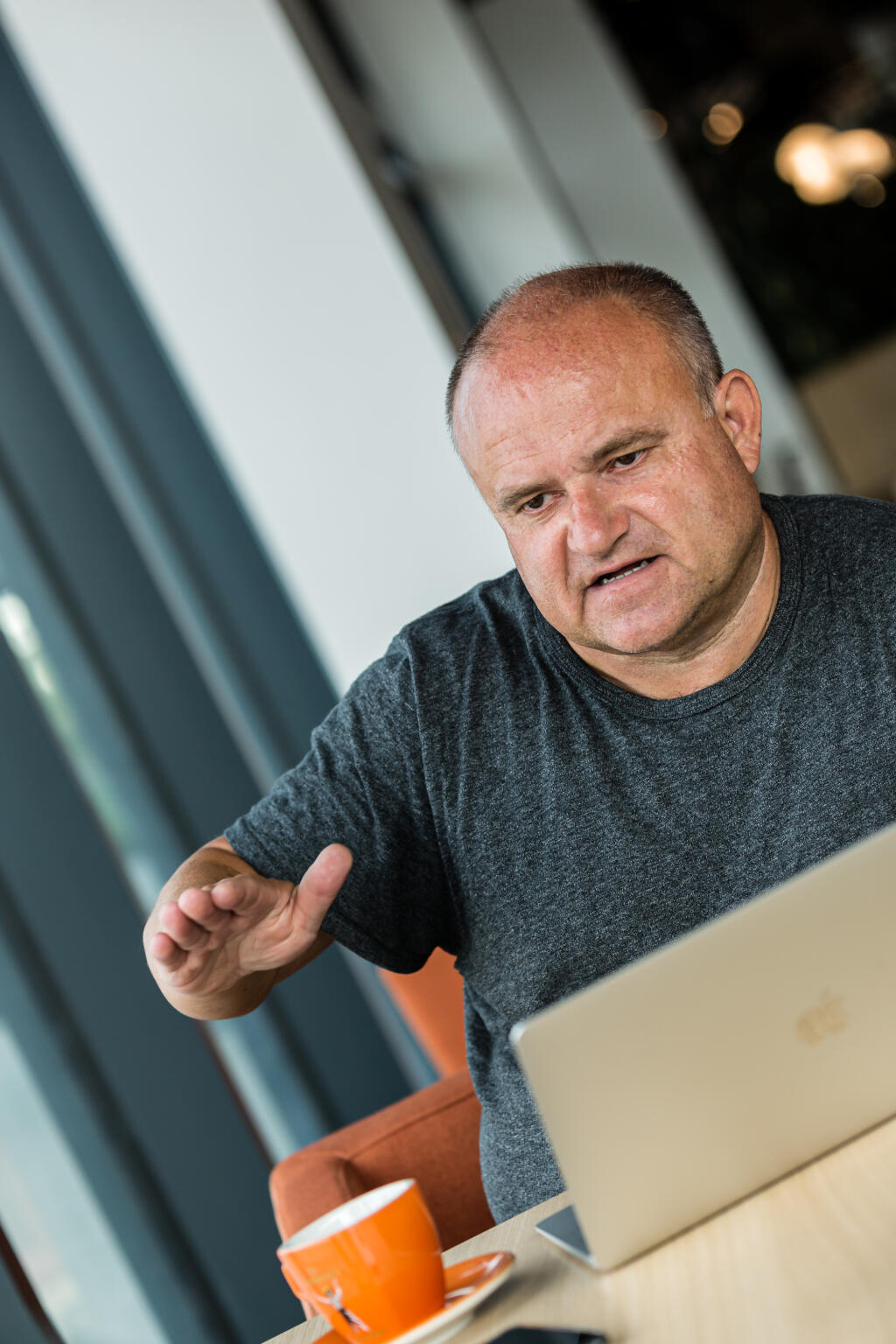 Slovenský politik, ekonóm, spoluzakladateľ strán SaS a Spolu - občianska demokracia a bývalý minister práce.