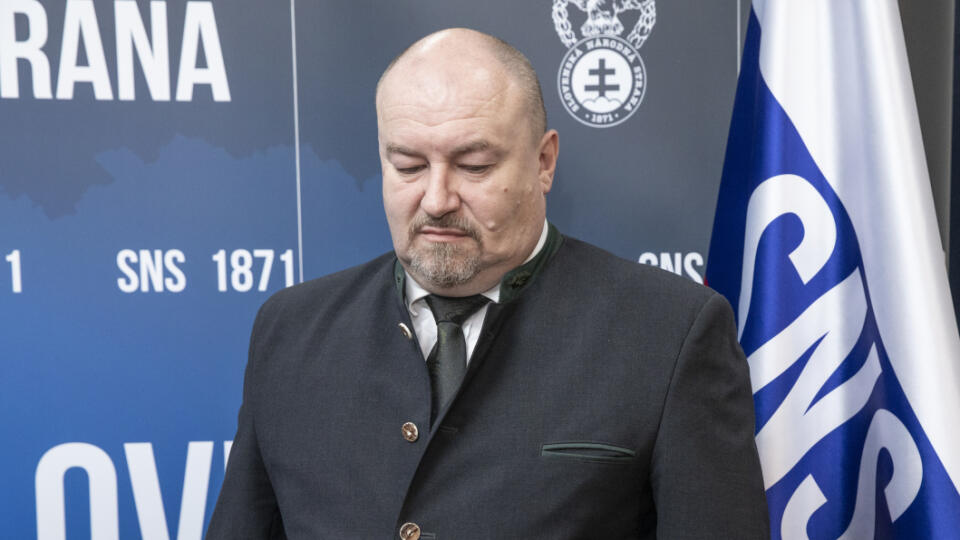 Parlamentné voľby na Slovensku. Volebná centrála Slovenskej národnej strany. Na snímke je starosta obce Očová Rudolf Huliak.