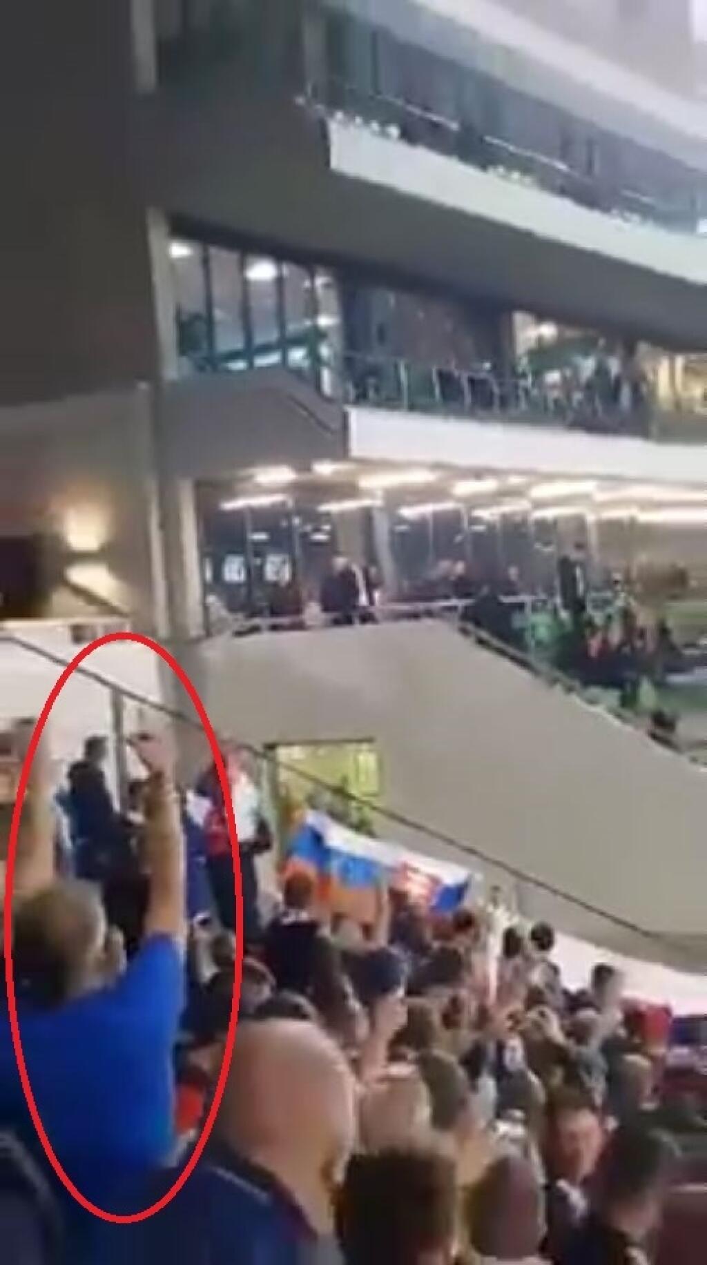 Danko bol osobne aj na zápase Slovenska proti Maďarsku. Víťazstvo našej reprezentácie si vychutnával, slovenským divákom tlieskal a posielal bozky, nie všetci to však vzali pozitívne a Danka odmenili prostredníkmi.