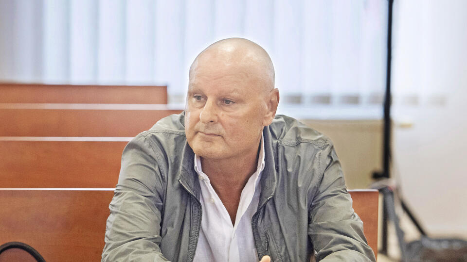 Kajúcnik. Bývalý šéf finančnej polície Bernard Slobodník vypovedal v kauze okolo firmy Todos vo veci úplatku vyše 16-tisíc eur. Vyšetrovateľ aj tak prípad prerušil.