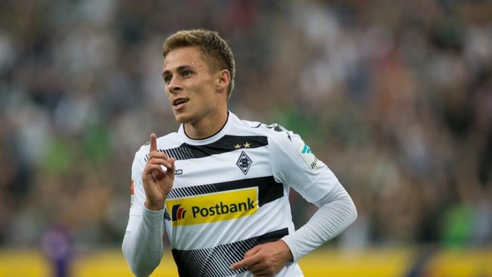 Borussia Dortmund angažovala z Borussie Mönchengladbach belgického futbalistu Thorgena Hazarda. Dvadsaťšesťročný stredopoliar podpísal so svojím novým klubom kontrakt do 30. júna 2024.