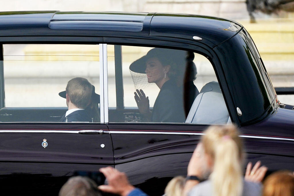 Na pohreb kráľovnej prišla aj manželka princa Harryho, vojvodkyňa zo Suxessu Meghan.
