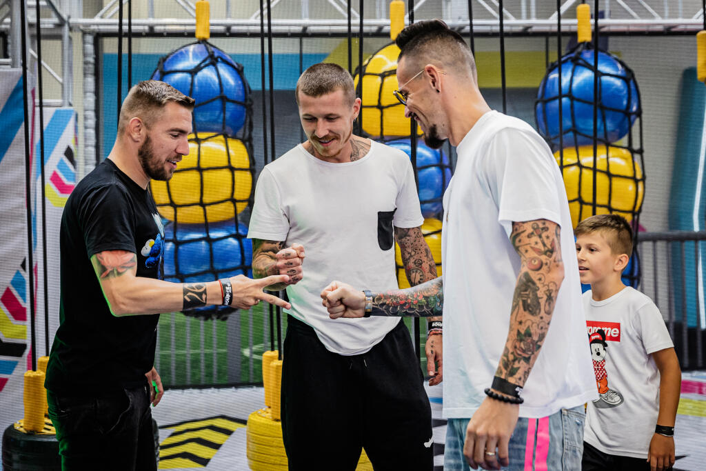 Na snímke Marek Hamšík, Juraj Kucka a Erik Jendrišek počas slávnostného otvorenia Bounce Park 17, najväčšieho športovo zábavného parku na Slovensku.