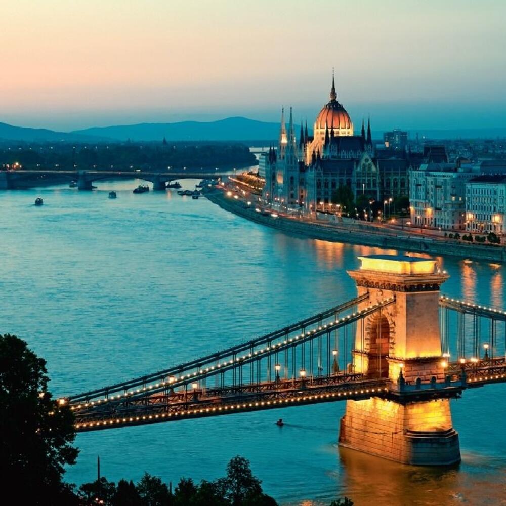Budapešť. Večer ešte krajšia než cez deň.