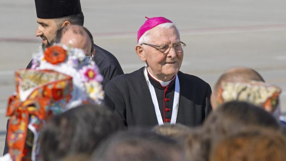 KAMOŠI
Súčasný trnavský arcibiskup
Ján Orosch, vľavo, a jeho
predchodca Ján Sokol.