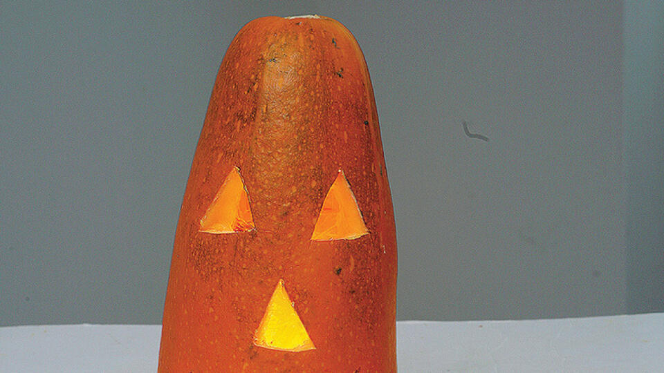 Sviečky vo vyrezávaných tekviciach patria nerozlučne k Halloweenu.Ilustračná fotografia.