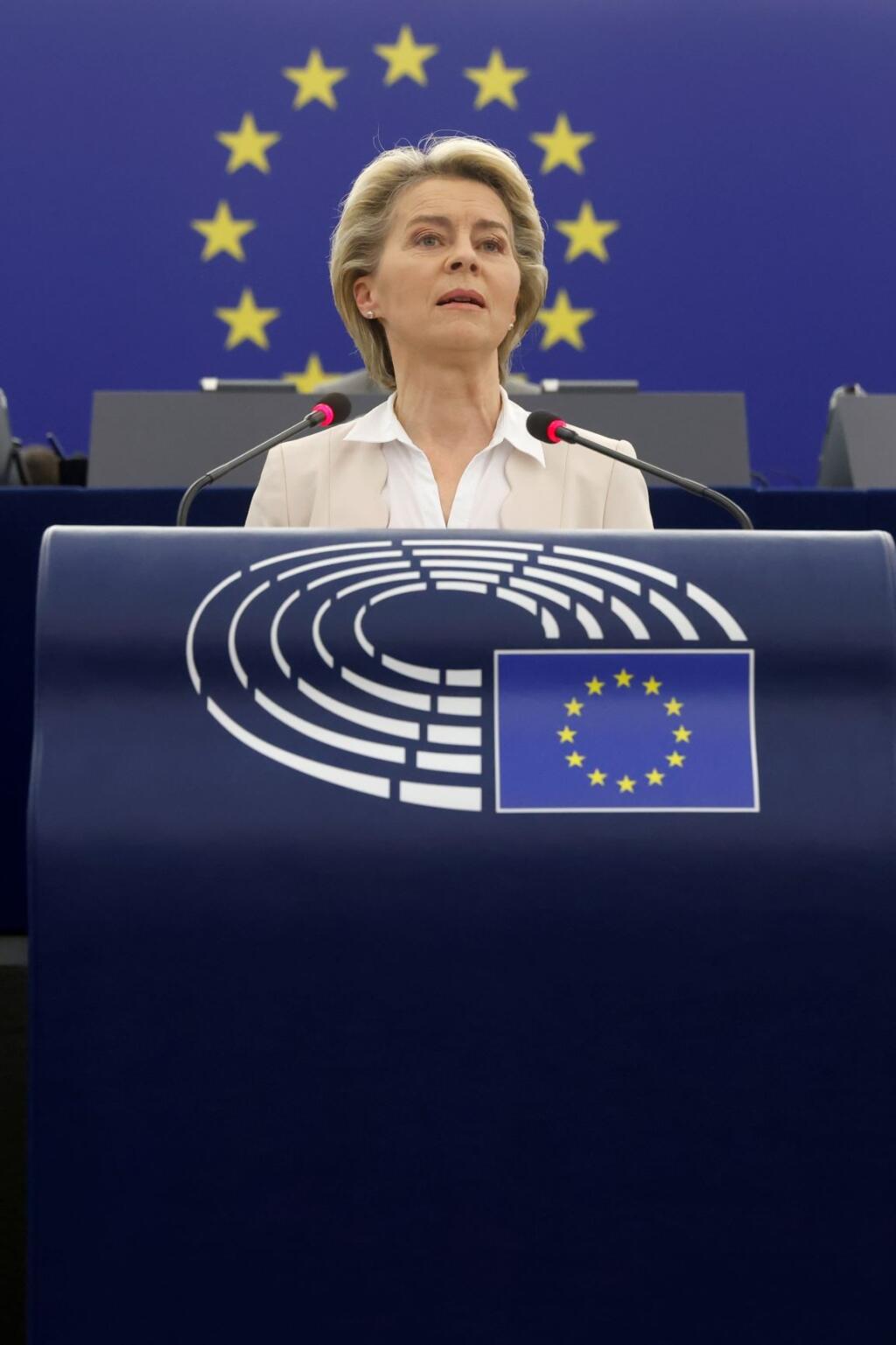 Na snímke predsedníčka Európskej komisie (EK) Ursula von der Leyenová reční počas plenárneho zasadnutia Európskeho parlamentu (EP) v Štrasburgu 8. júna 2021. FOTO TASR/AP