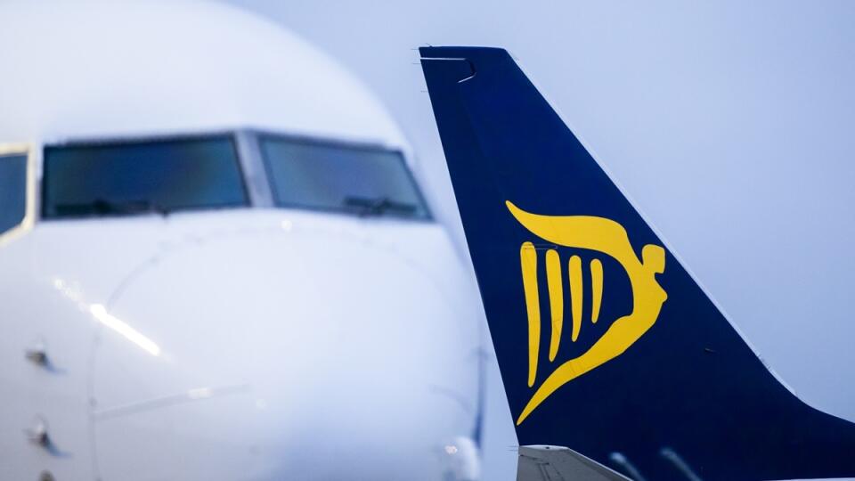 KK36 Weeze - Na snímke lietadlo leteckej spoločnosti Ryanair je odstavené na letisku 12. septembra 2018 v nemeckom meste Weeze. Piloti a palubní sprievodcovia leteckej spoločnosti Ryanair v Nemecku vstúpili v stredu o 3.00 h SELČ do 24-hodinového štrajku. Chcú tak prinútiť vedenie najväčších európskych nízkonákladových aerolínií, aby s nimi pokračovalo v rokovaniach o lepších mzdových a pracovných podmienkach. FOTO TASR/DPA
12.09.2018, Nordrhein-Westfalen, Weeze: Flugzeuge der irischen Airline
