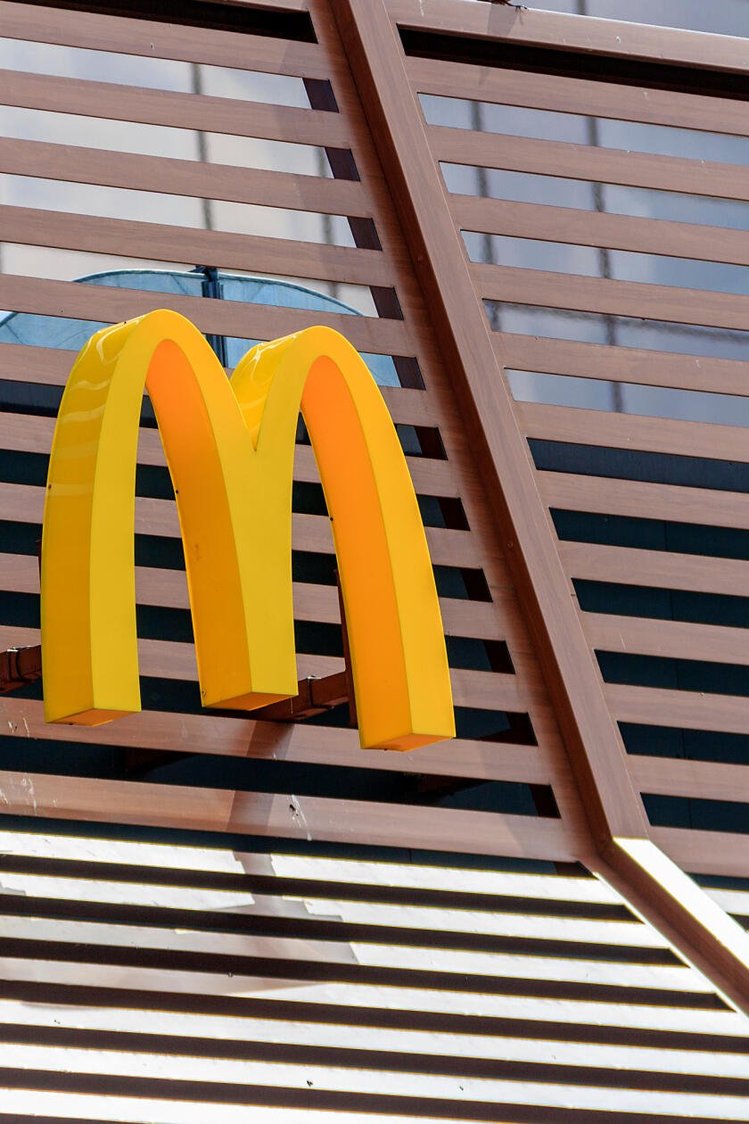 Spoločnosti McDonald’s klesol zisk o tri percentá, na zákazníkov dolieha ekonomická neistota    