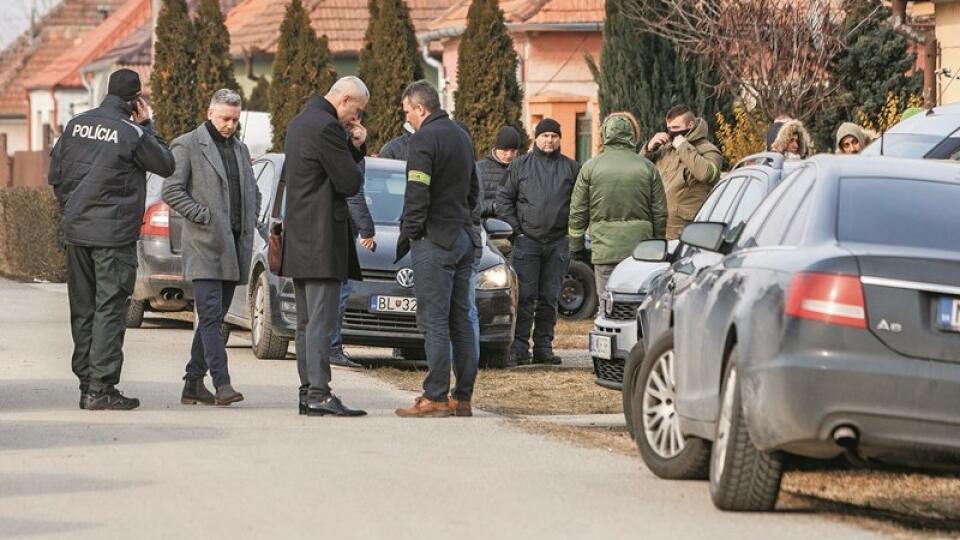 Telá zavraždených objavili policajti pred tromi týždňami v nedeľu v noci. 