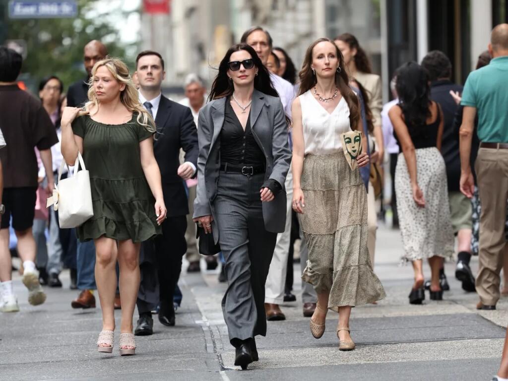 Anne Hathaway ako Andy Sachs na zábere z nakrúcania Diabol nosí Pradu 2.