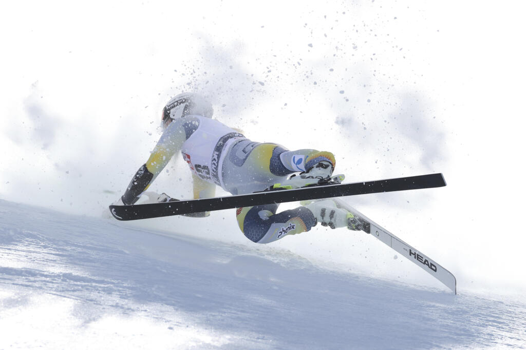 Na snímke nórska lyžiarka Kajsa Vickhoffová padá v super G Svetového pohára v alpskom lyžovaní v talianskom stredisku Val di Fassa.