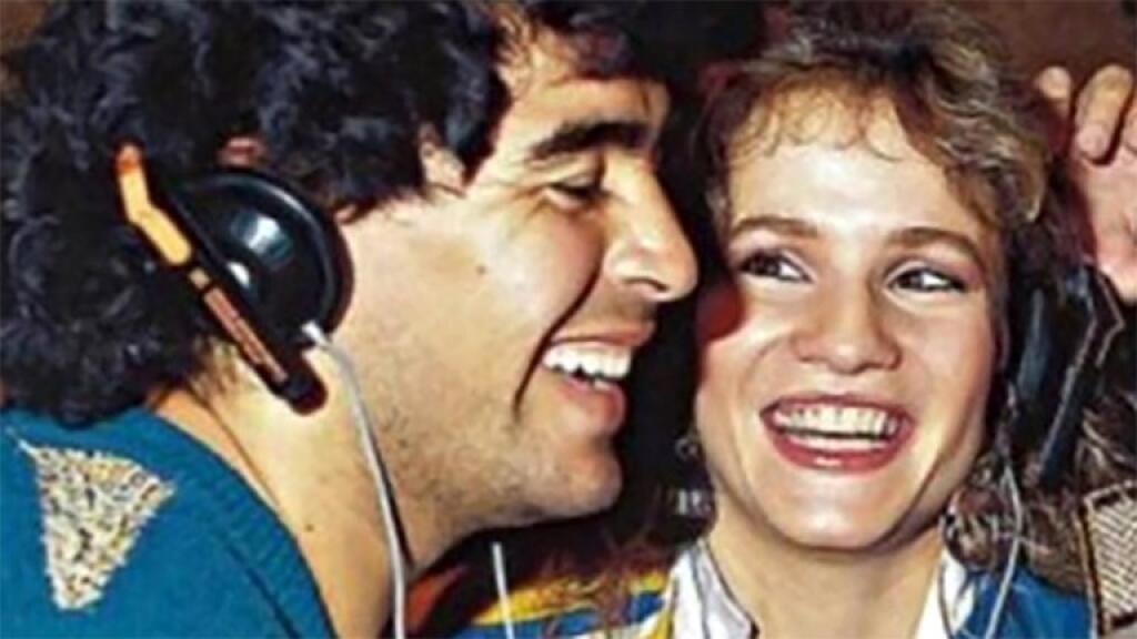 Maradona mal 21 rokov, keď začal randiť so speváčkou Luciou Galánovou.