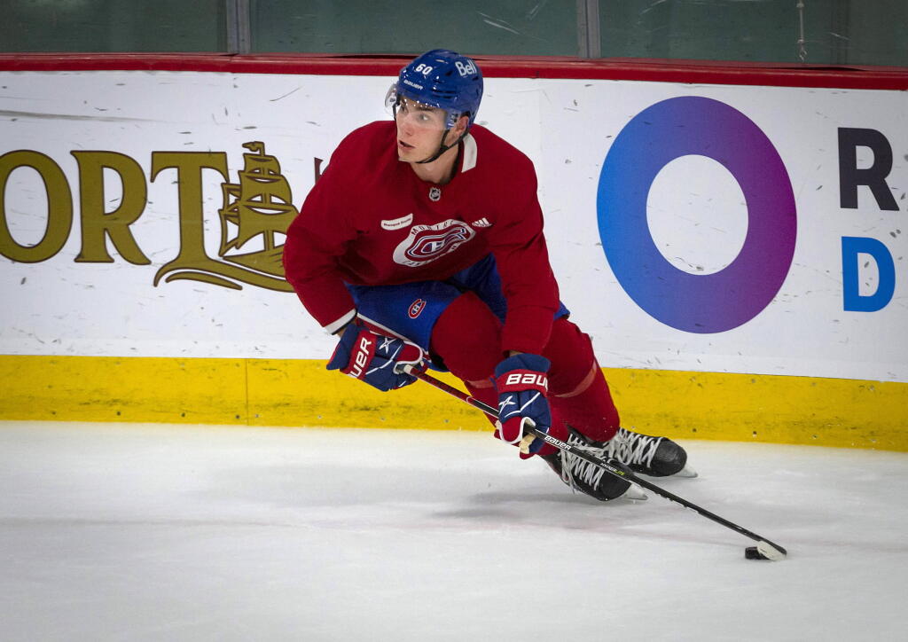 Na snímke slovenský útočník Juraj Slafkovský, ktorého si v tohtoročnom drafte NHL z prvého miesta vybral tím Montrealu Canadiens, absolvuje korčuliarsky tréning v Bell Sports Complexe v Brossarde v Quebecu počas prvého dňa hodnotiaceho kempu v pondelok 11. júla 2022.