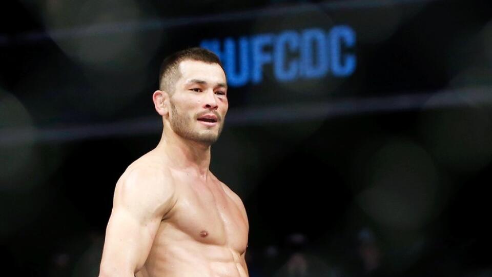 Marcový súboj s brazílskym bojovníkom Carlosom Júniorom mal byť pre Muradova vstupenkou medzi absolútnu špičku UFC vo svojej váhovej kategórii.