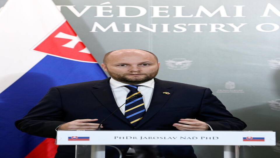 WA 54 Budapešť - Dočasne poverený minister obrany SR Jaroslav Naď gestikukuje počas spoločnej tlačovej konferencie sos vojím maďarským rezortným kolegom Kristófom Szalayom-Bobrovniczkým v Budapešti v piatok 27. januára 2023. FOTO TASR/DUNA/MTI-Zoltan Mathe
Jaroslav Nad Slovakian defence minister speaks during his joint press conference with Hungarian Minister of Defence Kristof Szalay-Bobrovniczky in Budapest, Hungary, 27 January 2023.