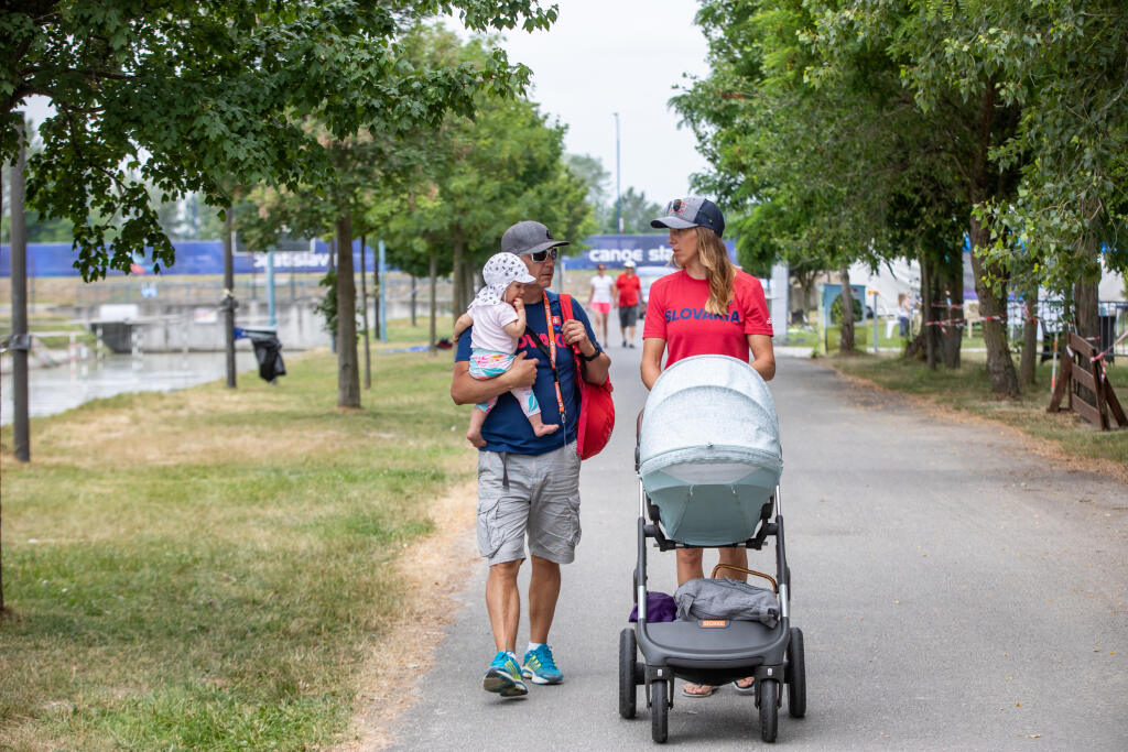 Slovenská kajakárka Jana Dukátová dopriala svojej dcérke Lívii naozaj parádny kočiar. Je od značky Stokke Xplory a jeho hodnota je medzi 200-300 eur.