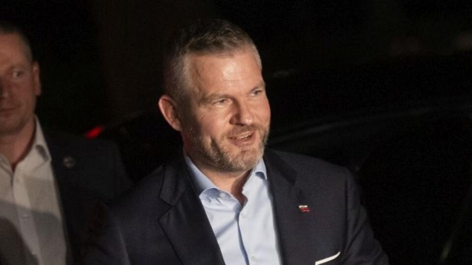 Peter Pellegrini počas príchodu do svojej volebnej centrály v Bratislave.