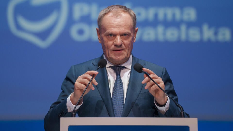 Poľský premiér Donald Tusk  počas prejavu na kongrese Európskej ľudovej strany (EPP) v Bukurešti 7. marca 2024.