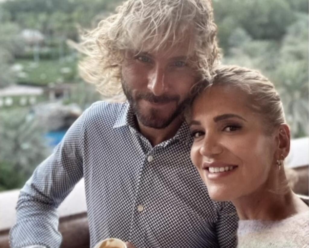 „Už teraz má mnoho pracovných ponúk, takže je len na ňom, ktorým svetovým smerom upriami svoju pozornosť,“ prezradila Dara Rolins.