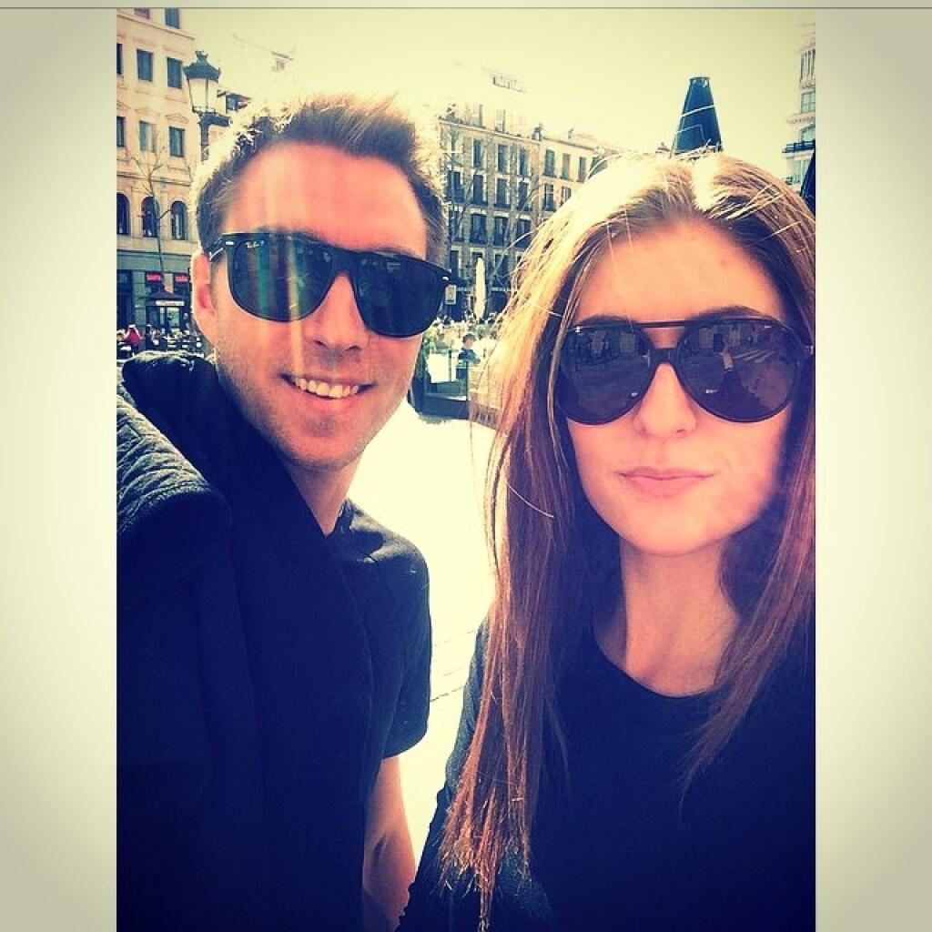 Dánsky futbalista Christian Eriksen a jeho priateľka Sabrina tvoria pár už takmer 10 rokov. Manželmi sú od roku 2018 a majú spolu dve deti.