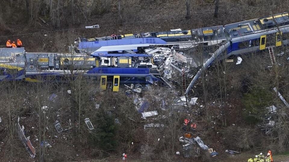 V Nemecku zatkli železničného výpravcu, zodpovedného za februárovú tragickú zrážku vlakov pri bavorskom meste Bad Aibling. Vyšlo totiž najavo, že bezprostredne pred kolíziou hral hru na mobilnom telefóne.