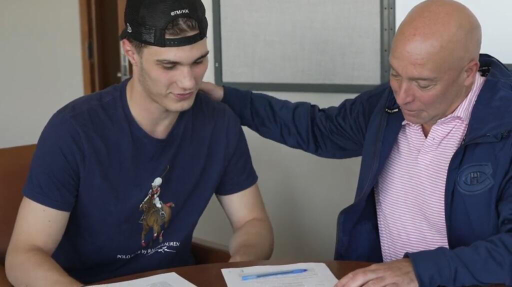 Juraj Slafkovský podpísal s Montrealom Canadiens trojročný nováčikovský kontrakt. Ten skrýva mimoriadne zaujímavé detaily a bonusy.