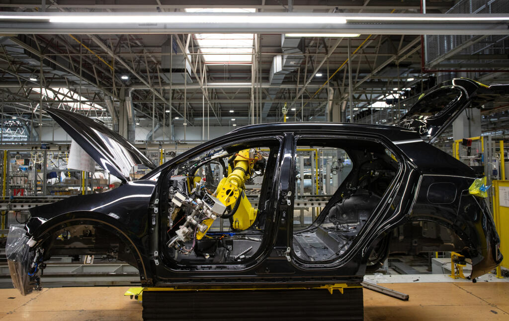 Na snímke výrobná hala automobilky Kia Slovakia v obci Teplička nad Váhom (okres Žilina) v piatok 30. júna 2023.  FOTO TASR - Daniel Stehlík