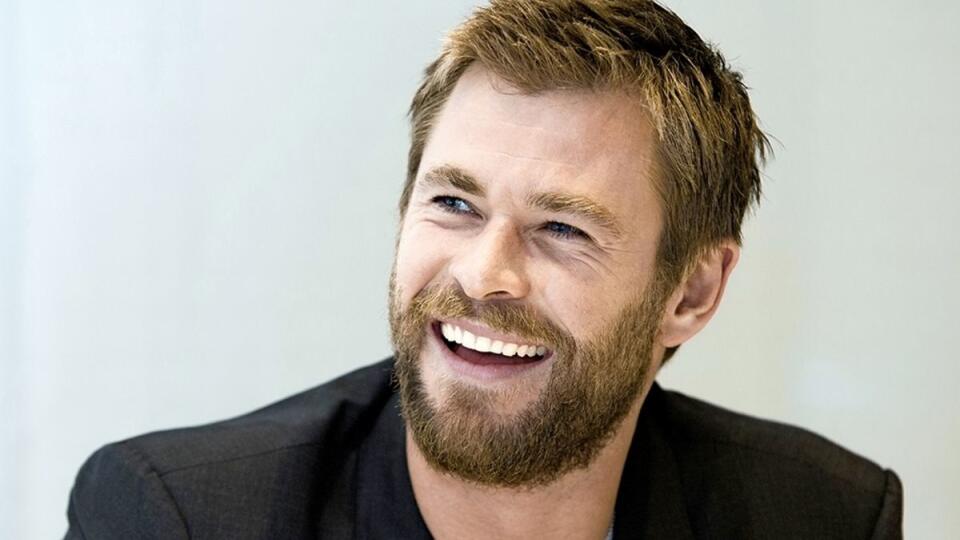 Chris Hemsworth (33)