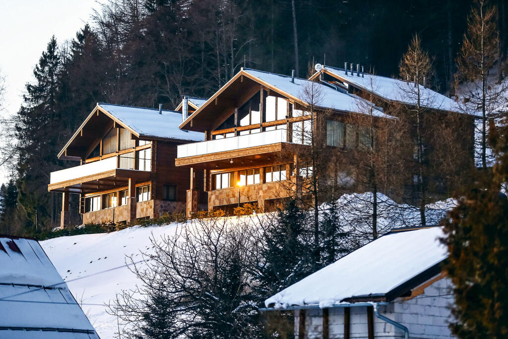 SHOWBIZNIS: Donovalska patracka