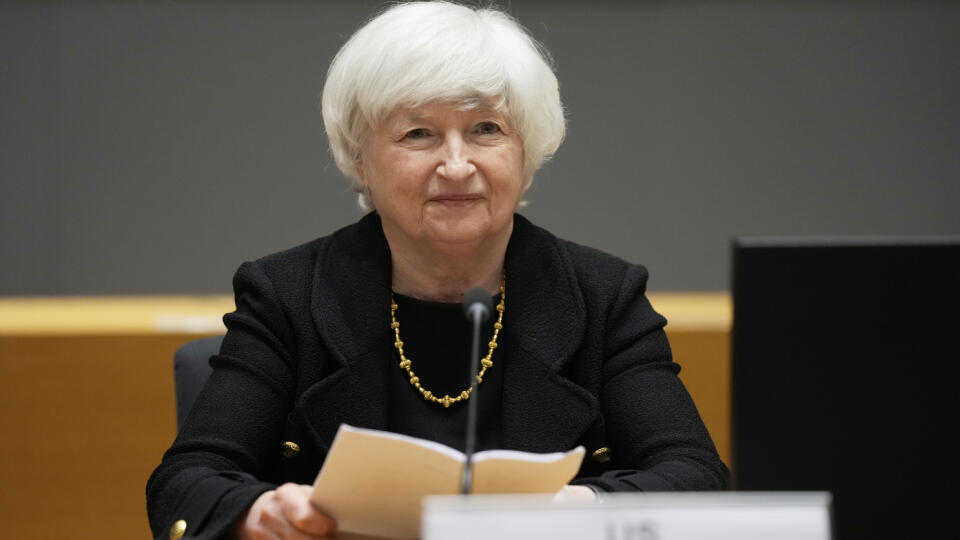WA 30 archív Brusel - Na archívnej snímke z 12. júla 2021 americká ministerka financií Janet Yellenová počas stretnutia ministrov financií Euroskupiny v Bruseli. Yellenová varovala kongresmanov, aby čo najskôr zvýšili dlhový limit alebo pozastavili jeho platnosť. Ak to Kongres nestihne do 2. augusta, ministerstvo financií bude musieť prijať
