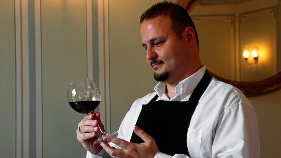 VLÁDA PROTI ALKOHOLU: Tureckým someliérom zrejme začínajú horšie časy.