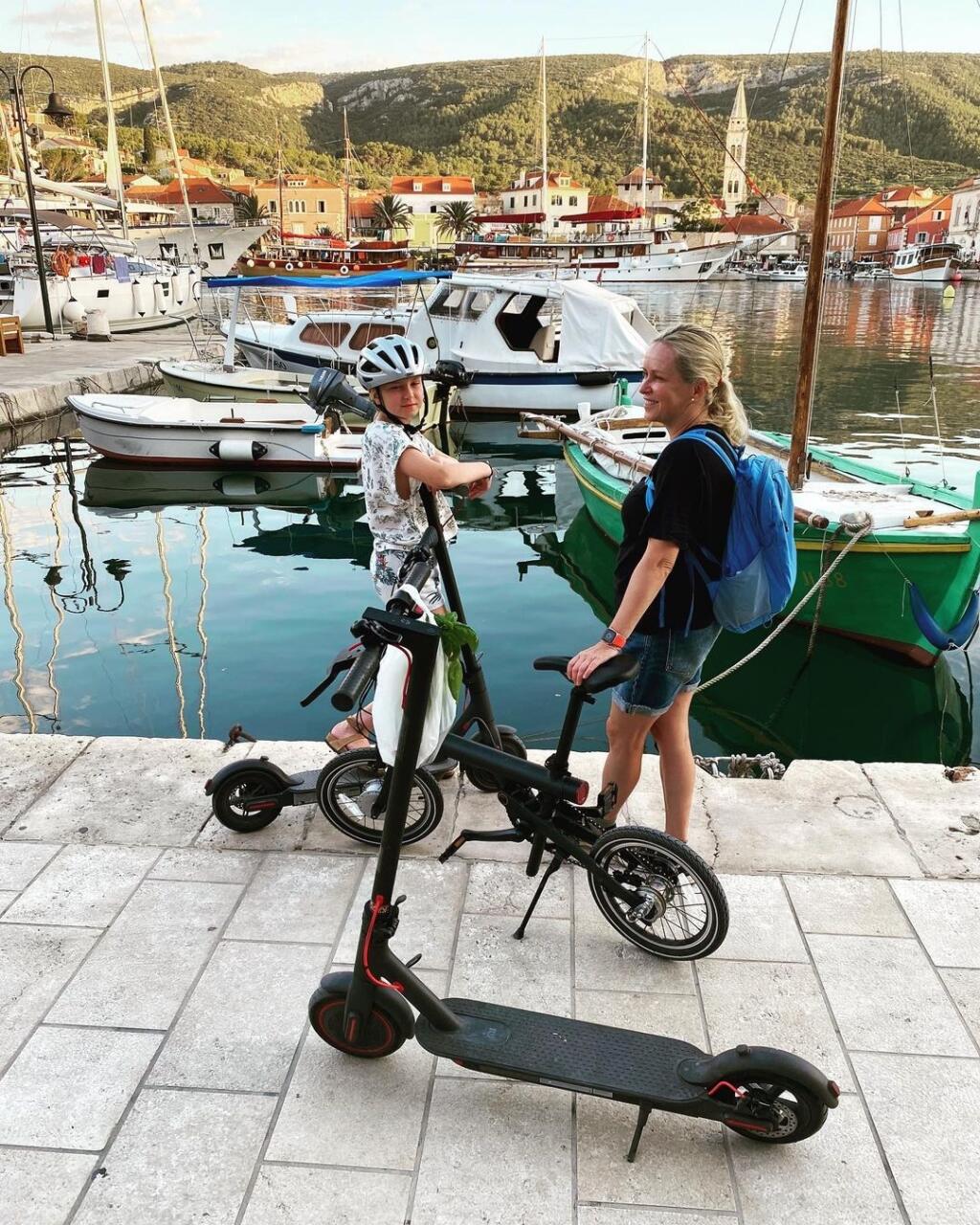 Miška Čobejová je s rodinou na dovolenke.
