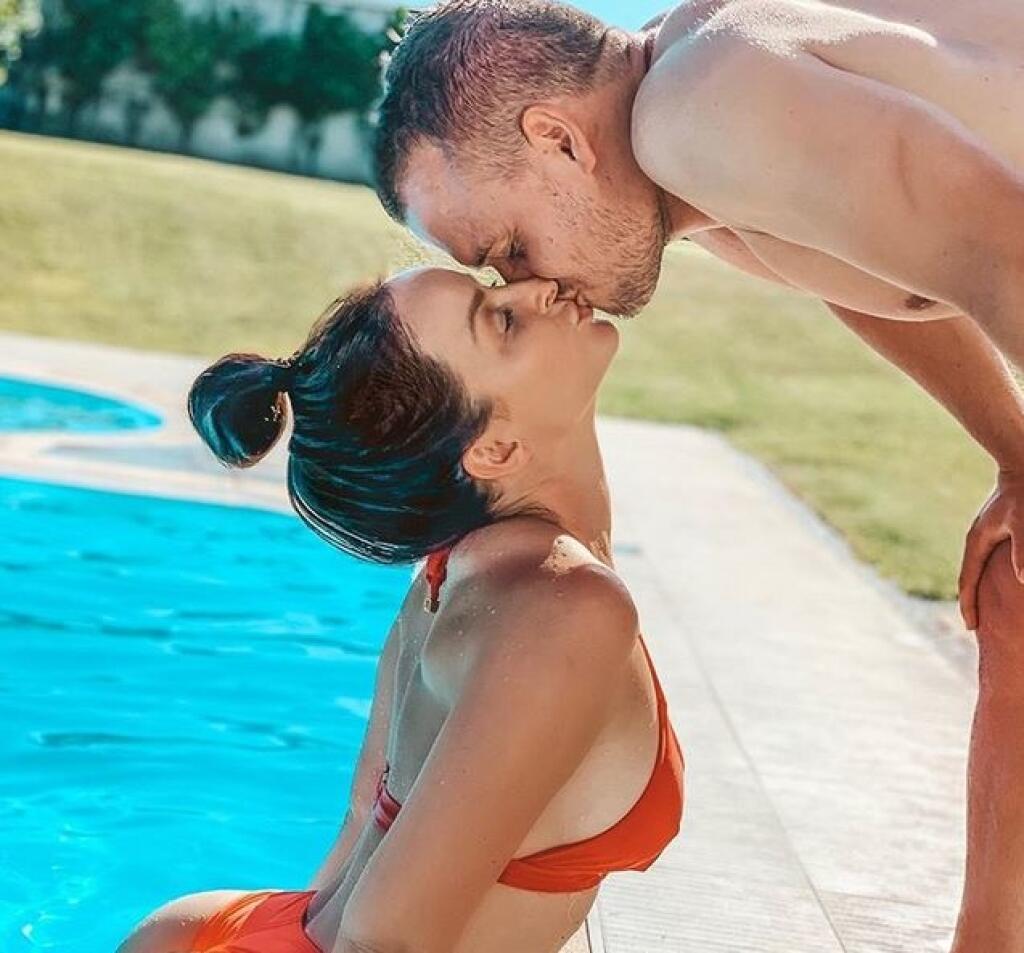 Keď boli Nízlová a Lobotka spolu a bývali v Neapole, na instagrame zdieľali najmä zábery z dvora, kde mali veľký bazén. Nebolo to však vždy med lízať.