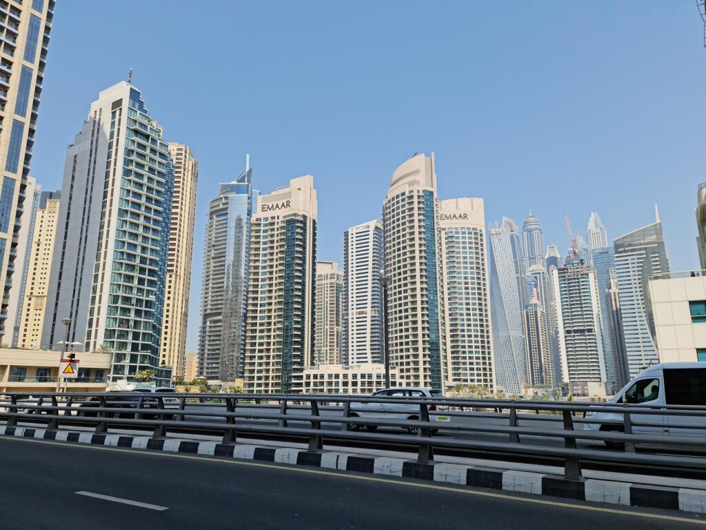 Alej mrakodrapov v Dubaji