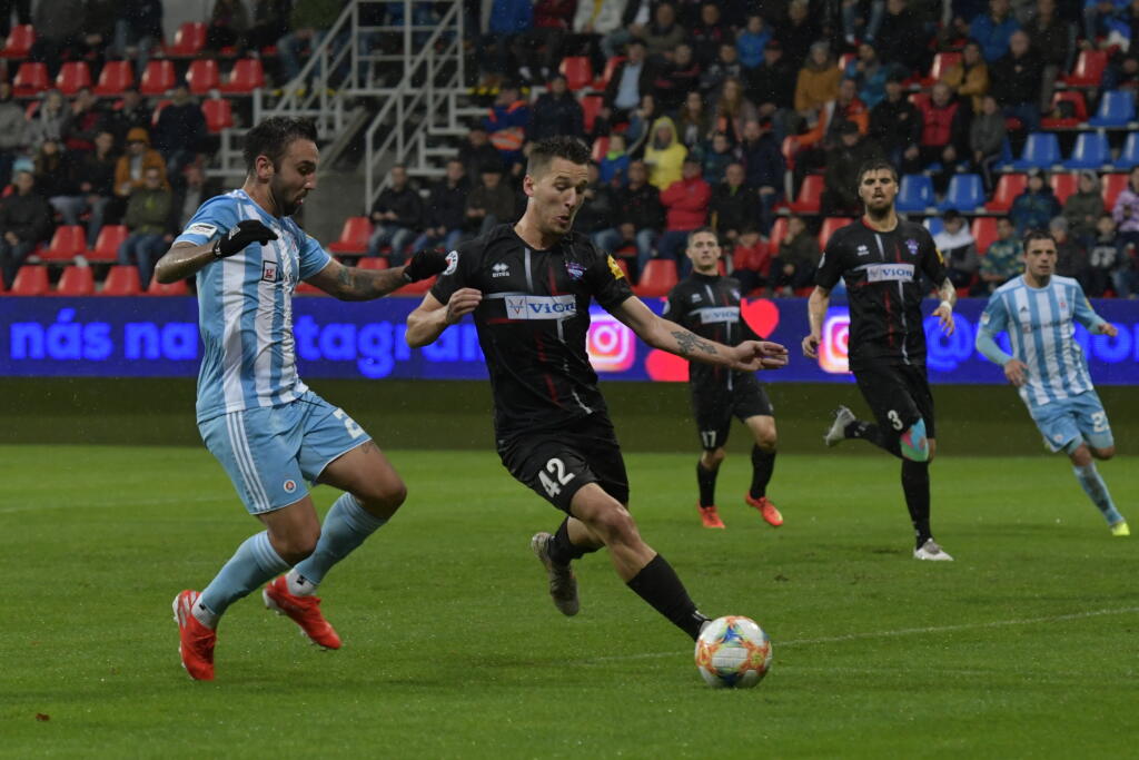 Futbalové kluby už majú od vlády povolenie opäť zarezávať naplno.